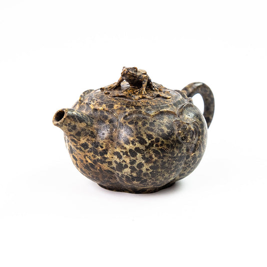 Frog on Lotus Teapot — A Dialogue Between Nature and Craftsmanship